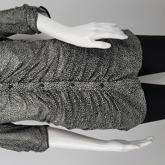 Cabi V Neck Bottom Gethered Placket Blouse - Picture 5 of 16